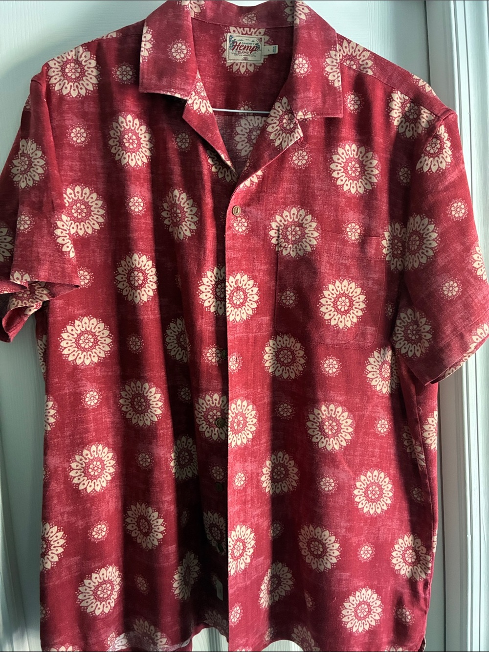 Faherty Red Short-Sleeve Button-Down Camp Shirt with Cream Floral Motif